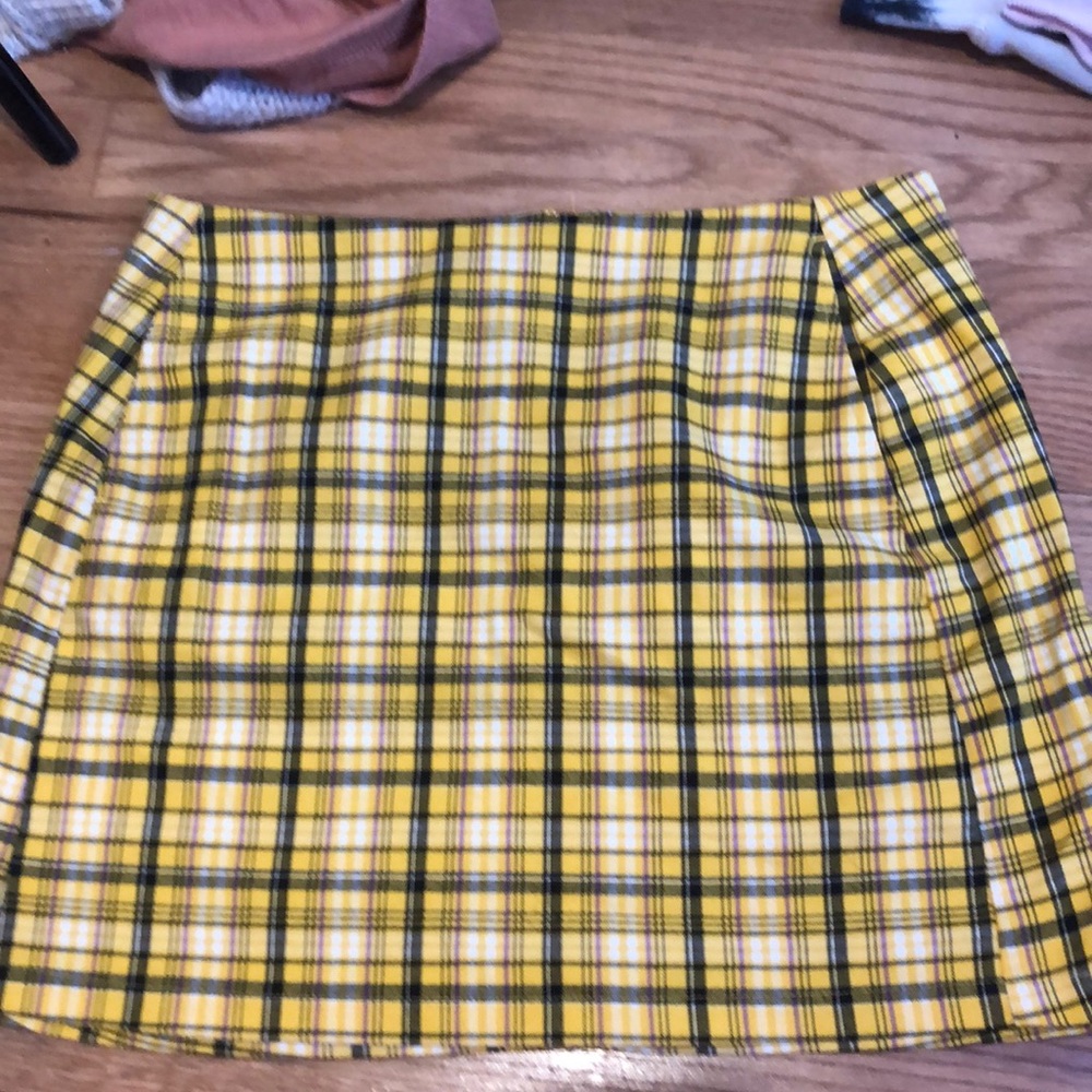 yellow mini pencil skirt!!